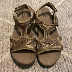 Clarks in motion sandals, grey/brown, women’s size 8.5